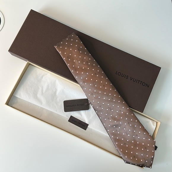 Brand New! WOVEN Louis Vuitton silk tie in original box and wrapping! New item! - Picture 2 of 13